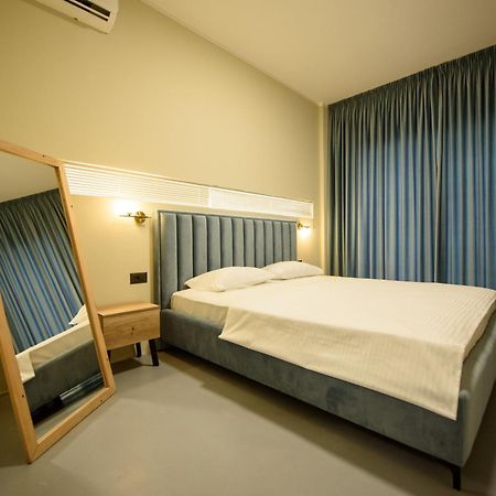 Olivium Rooms Vlorë Esterno foto