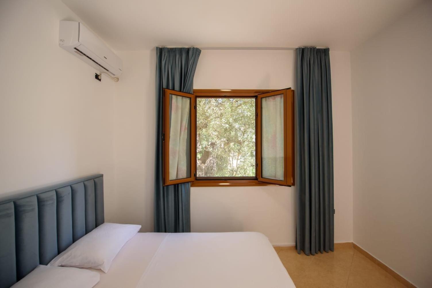 Olivium Rooms Vlorë Esterno foto