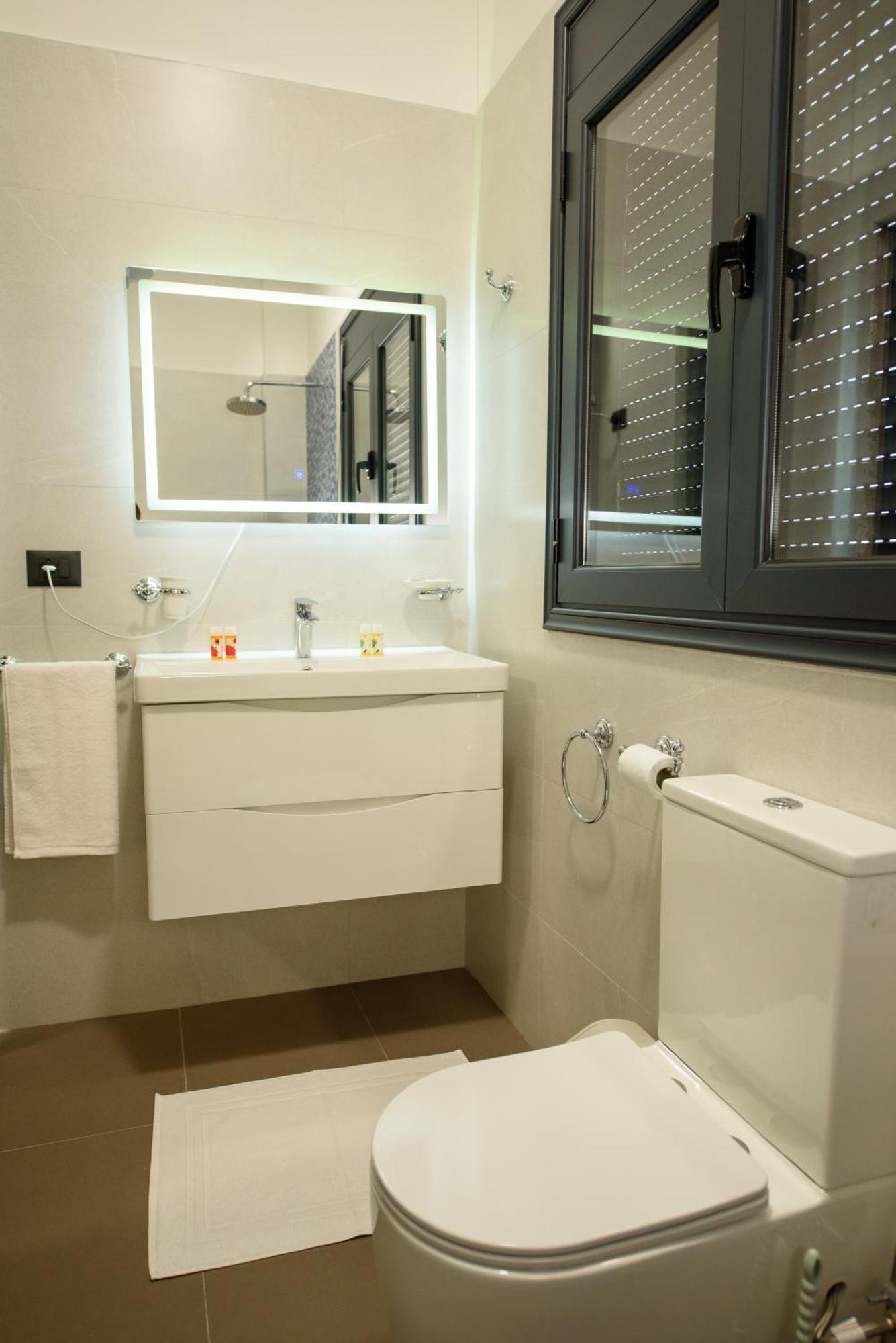 Olivium Rooms Vlorë Esterno foto