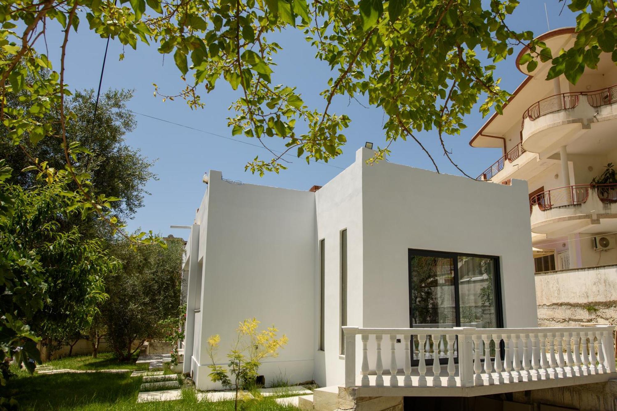 Olivium Rooms Vlorë Esterno foto