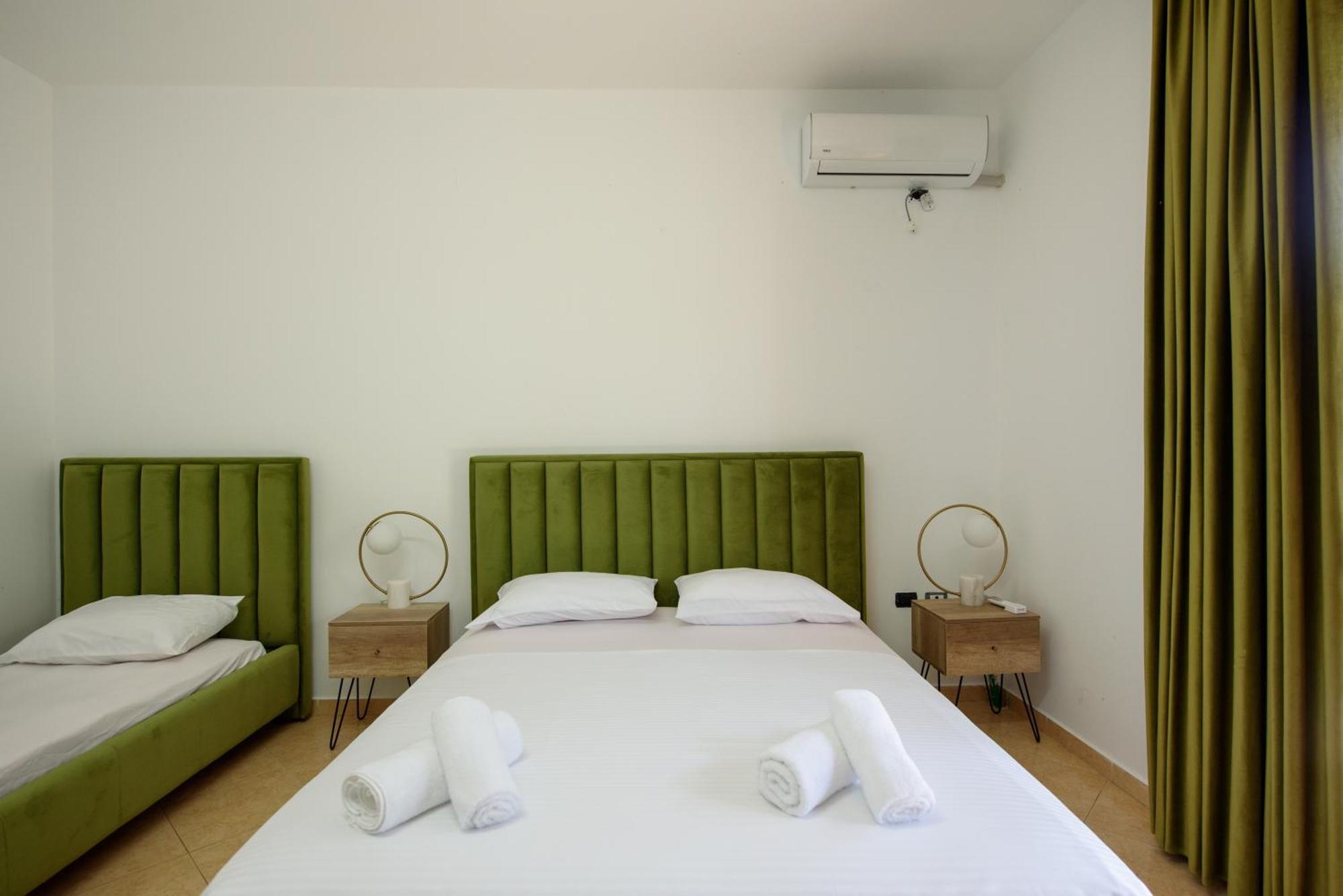Olivium Rooms Vlorë Esterno foto